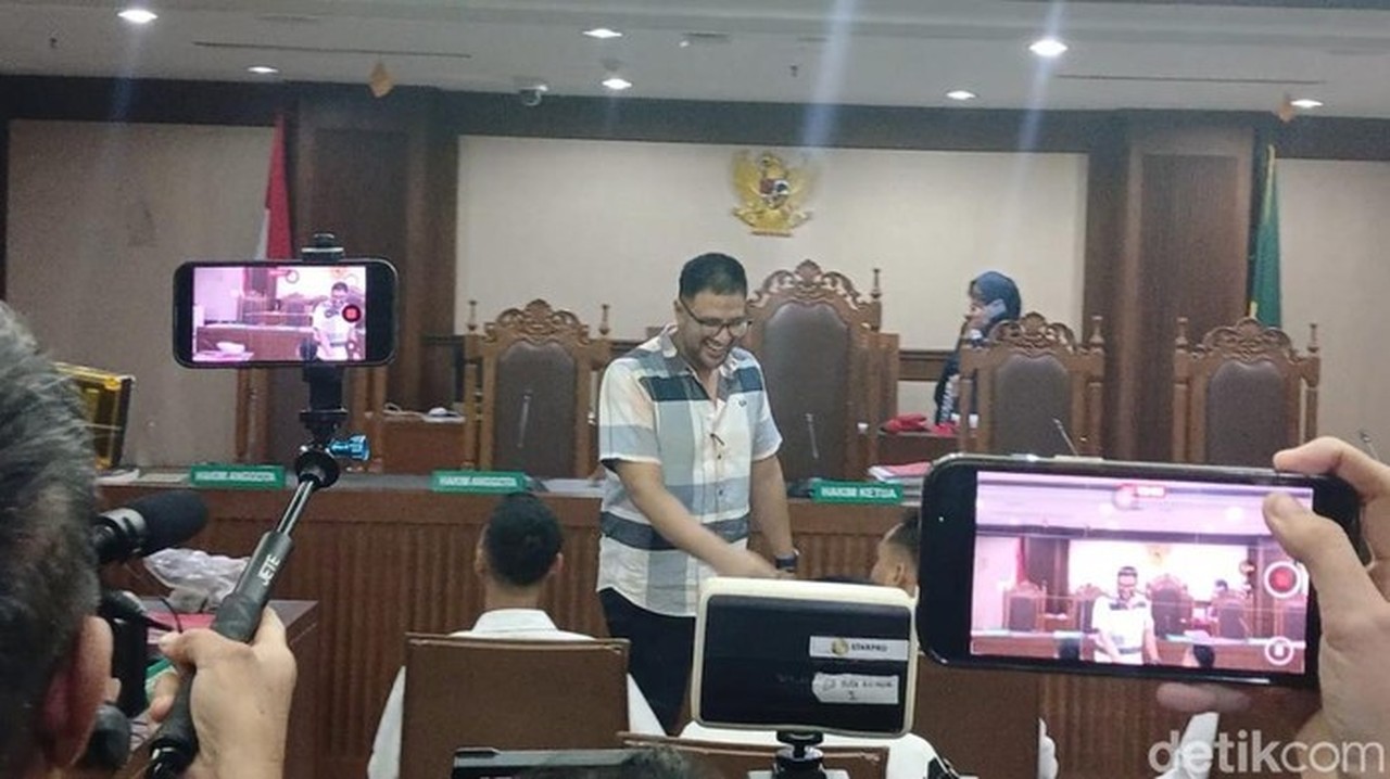 Ammar Zoni Desak Pemutaran Rekaman CCTV dalam Sidang Kasus Narkoba di Pengadilan Negeri Jakarta Pusat