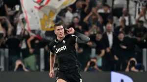 Barcelona Bidik Julian Alvarez dan Dusan Vlahovic Sebagai Suksesor Robert Lewandowski Musim Depan