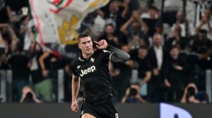 Barcelona Bidik Julian Alvarez dan Dusan Vlahovic Sebagai Suksesor Robert Lewandowski Musim Depan