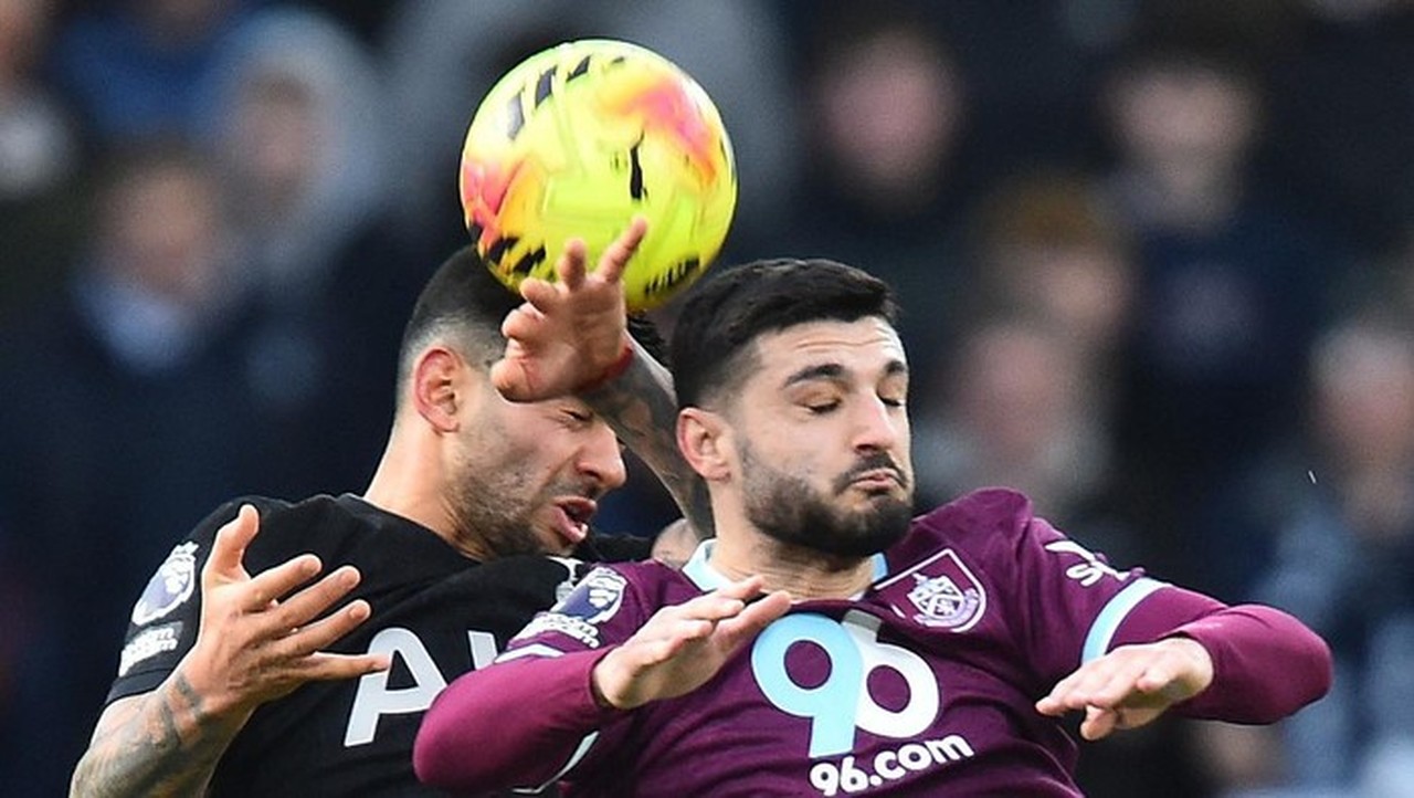 Burnley Tahan Imbang Tottenham Hotspur 1-1 di Babak Pertama Liga Inggris Musim 2025/2026 Burnley Tahan Imbang Tottenham Hotspur 1-1 di Babak Pertama Liga Inggris Musim 2025/2026