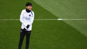 Dro Fernandez Resmi ke Paris Saint-Germain, Hansi Flick Kecewa Berat Barcelona Gagal Pertahankan Talenta Muda