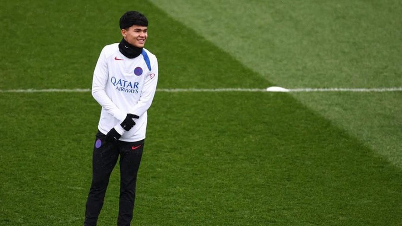 Dro Fernandez Resmi ke Paris Saint-Germain, Hansi Flick Kecewa Berat Barcelona Gagal Pertahankan Talenta Muda