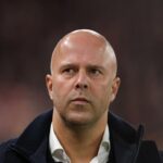 Gary Neville Kecam Alasan Transisi Arne Slot Usai Liverpool Belanja 450 Juta Poundsterling