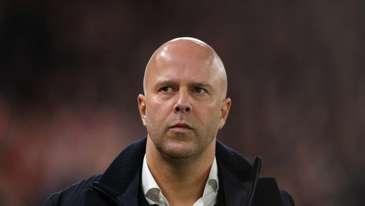 Gary Neville Kecam Alasan Transisi Arne Slot Usai Liverpool Belanja 450 Juta Poundsterling