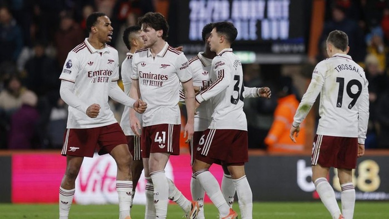 Gary Neville Peringatkan Arsenal, Manchester City Siap Terkam Usai Kekalahan dari MU di Emirates