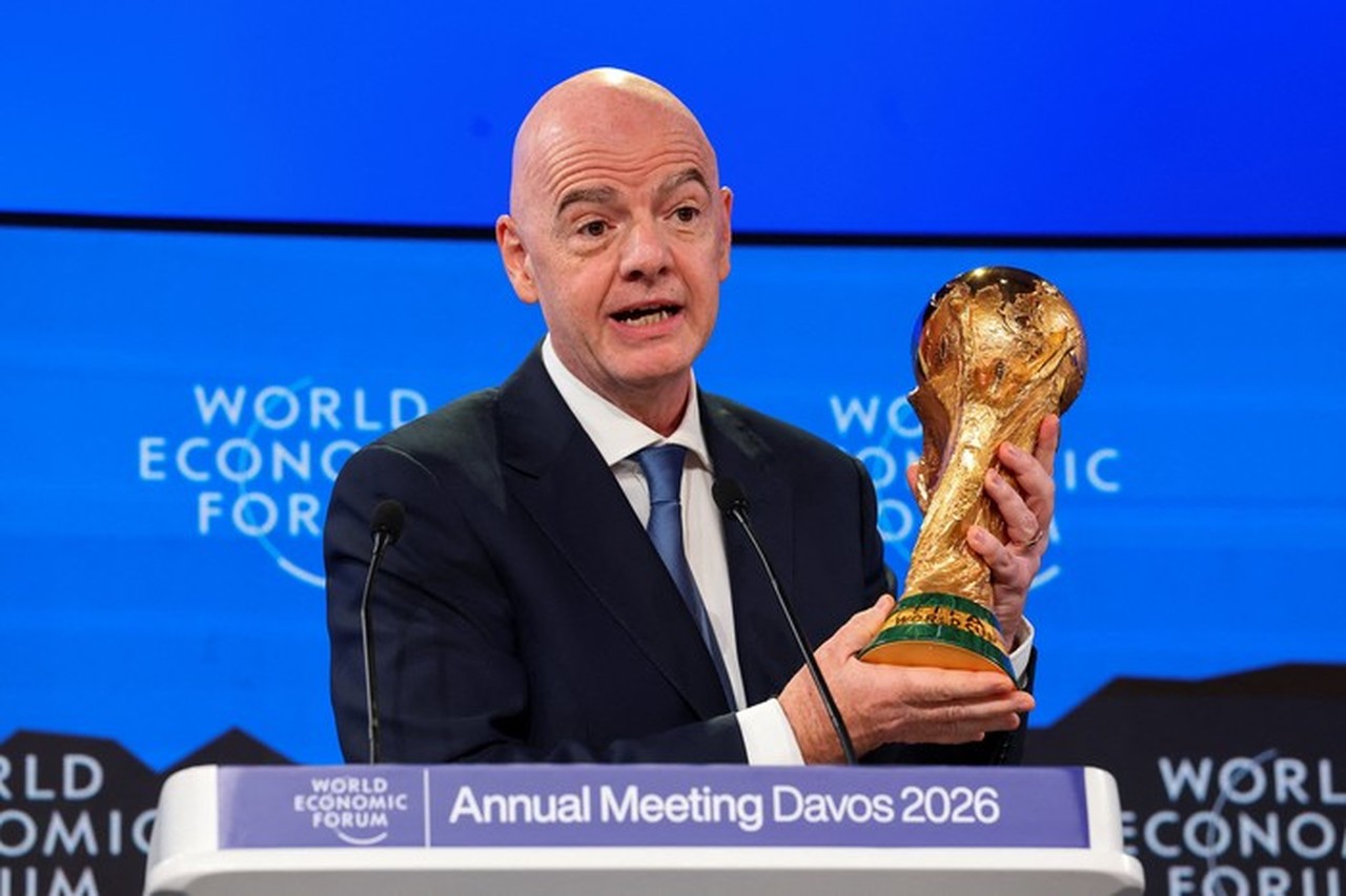 Gianni Infantino Kelakar Soal Trofi Piala Dunia: Tak Bisa Jadi Pemain, Jadi Presiden FIFA Saja