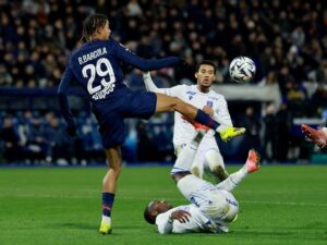 Hasil Auxerre vs PSG: Gol Bradley Barcola Bawa Les Parisiens Menang 1-0 dan Puncaki Klasemen Ligue 1