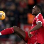 Ibrahima Konate Berduka, Arne Slot Berikan Waktu Privasi Usai Sang Ayah Hamady Konate Wafat