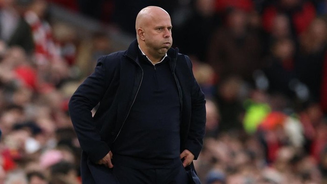 Jamie Carragher Sebut Nasib Arne Slot Terancam Jika Liverpool Gagal Tembus Liga Champions