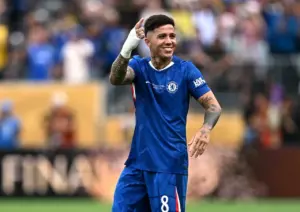 Liam Rosenior Bungkam Rumor Transfer Enzo Fernandez ke PSG: Dia Adalah Pemain Kelas Dunia Kami