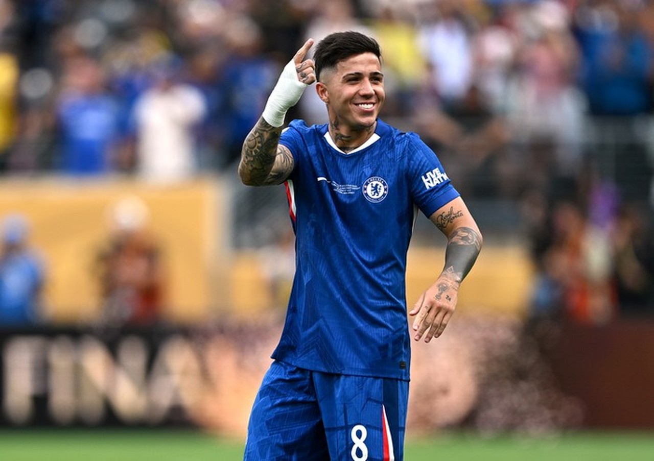 Liam Rosenior Bungkam Rumor Transfer Enzo Fernandez ke PSG: Dia Adalah Pemain Kelas Dunia Kami