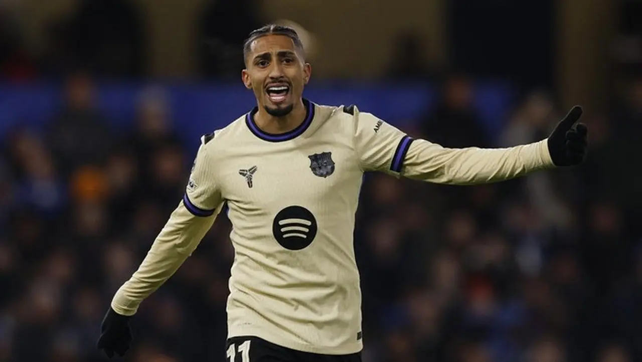 Manchester United dan Liverpool Dikabarkan Saling Sikut untuk Dapatkan Raphinha dari Barcelona