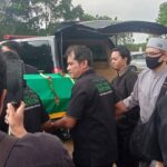 Suasana Haru Pemakaman Lula Lahfah di TPU Rawa Terate: Ayah Sampaikan Permintaan Maaf dan Bahas Utang
