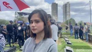 Tissa Biani Kenang Sosok Lucky Widja di TPU Jeruk Purut: Sudah Dianggap Seperti Keponakan Sendiri