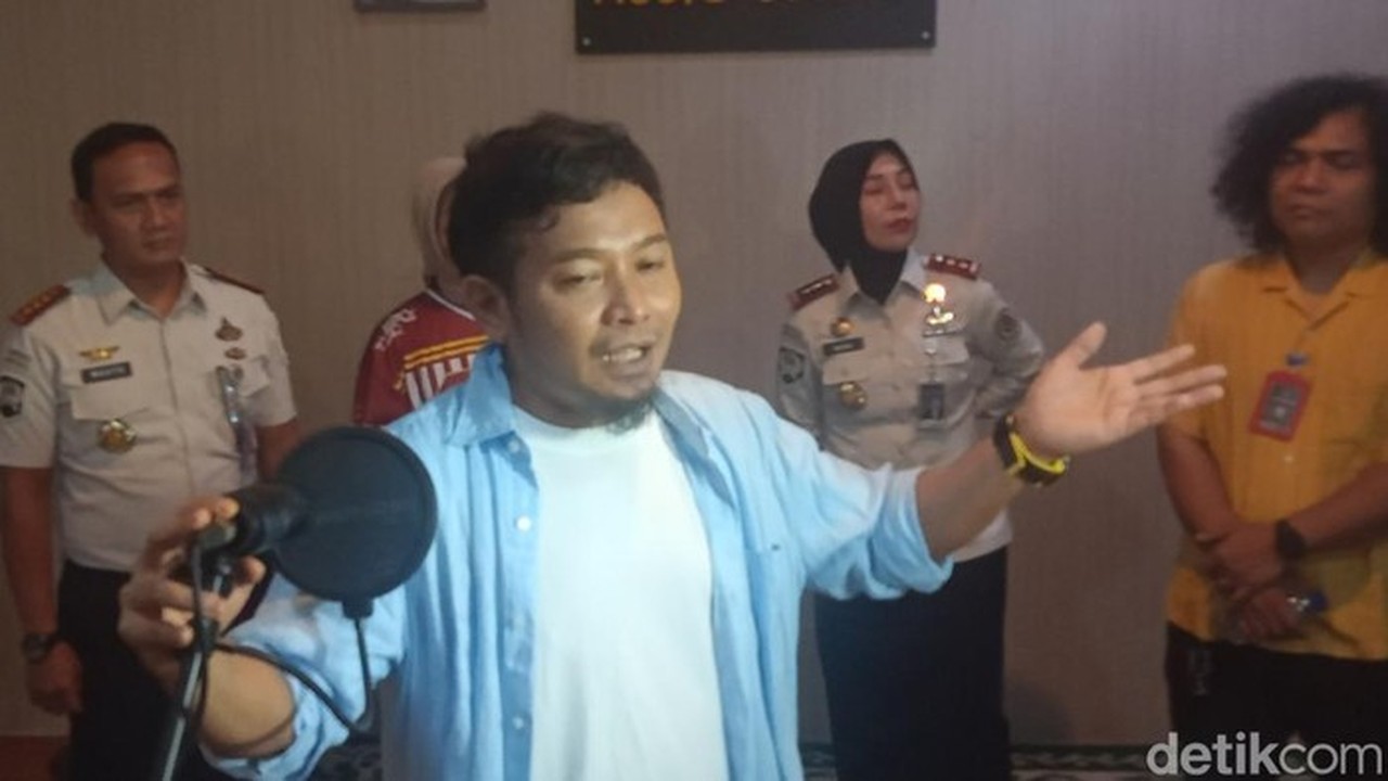 Zul Zivilia Biayai Sekolah Anak Lewat Royalti Lagu Aishiteru Meski Mendekam di Lapas Gunung Sindur Zul Zivilia Biayai Sekolah Anak Lewat Royalti Lagu Aishiteru Meski Mendekam di Lapas Gunung Sindur