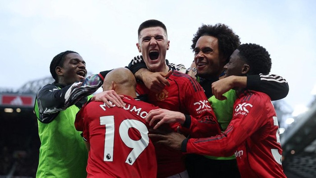 Bungkam Fulham 3-2, Manchester United Lanjutkan Tren Positif; Man City Dijegal Brace Solanke