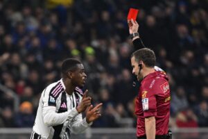 FIGC Tetapkan Sanksi, Pierre Kalulu Lewatkan Laga Krusial Juventus Kontra Como Akibat Kartu Merah Kontroversial