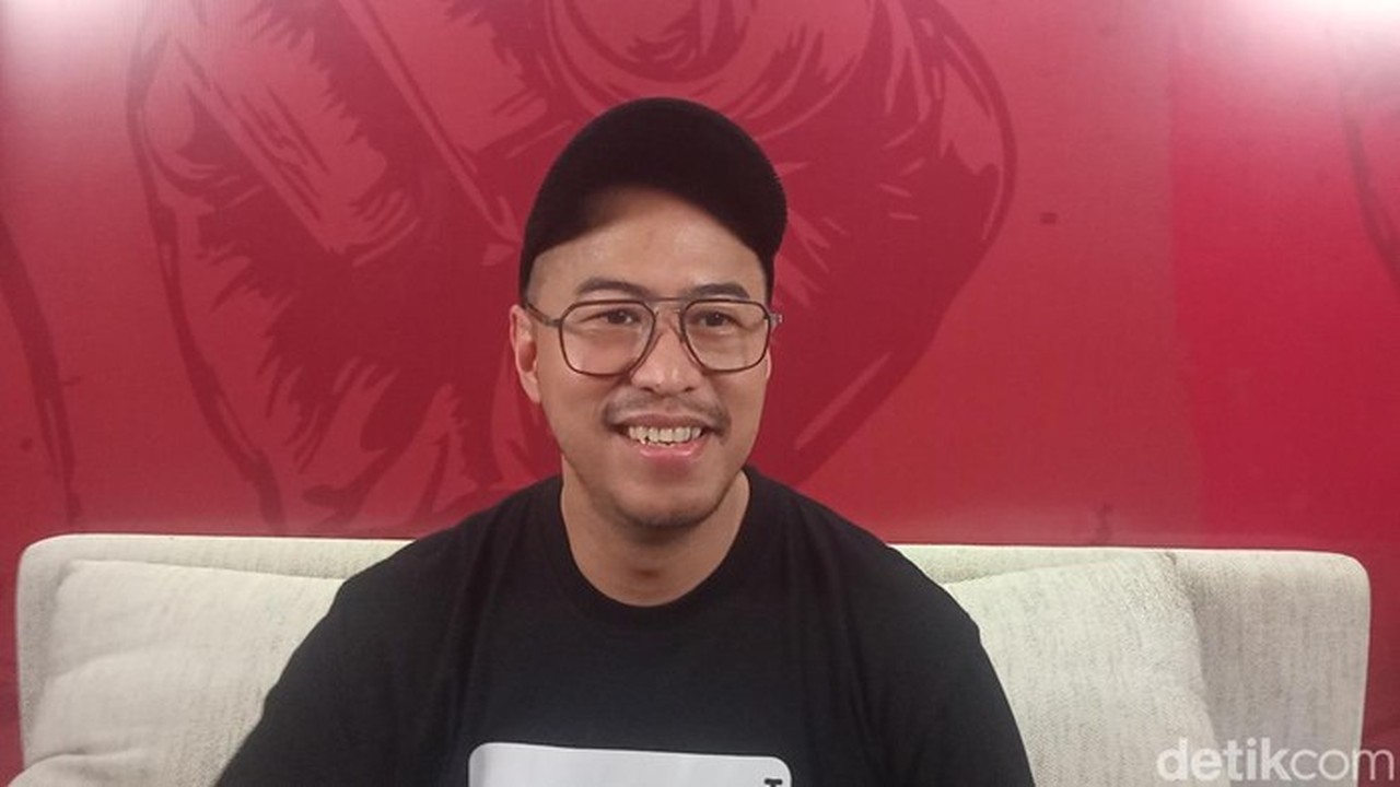 Komika Pandji Pragiwaksono Penuhi Panggilan Bareskrim Terkait Laporan Candaan yang Diduga Singgung Adat Toraja