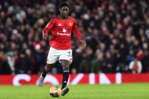 Michael Carrick Ungkap Kunci Kebangkitan Kobbie Mainoo di Manchester United: Pendekatan Personal Pelatih