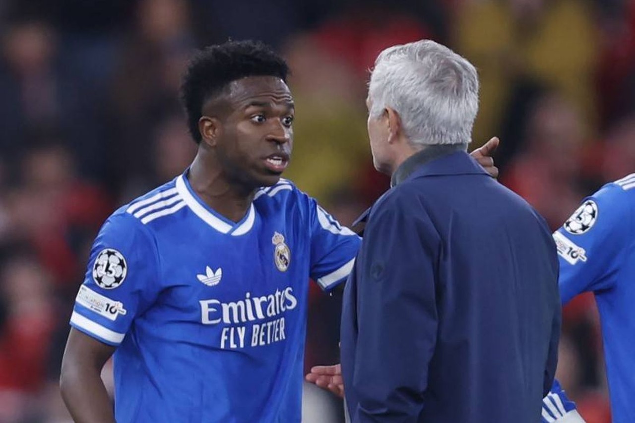 Pelatih Bayern Muenchen, Vincent Kompany, Soroti Pernyataan Jose Mourinho dalam Kasus Dugaan Rasisme Vinicius Junior Pelatih Bayern Muenchen, Vincent Kompany, Soroti Pernyataan Jose Mourinho dalam Kasus Dugaan Rasisme Vinicius Junior