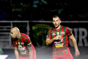 Persebaya Siapkan Strategi Khusus Tanpa Bruno Paraiba, Bernardo Tavares Soroti Motivasi Tinggi Persijap