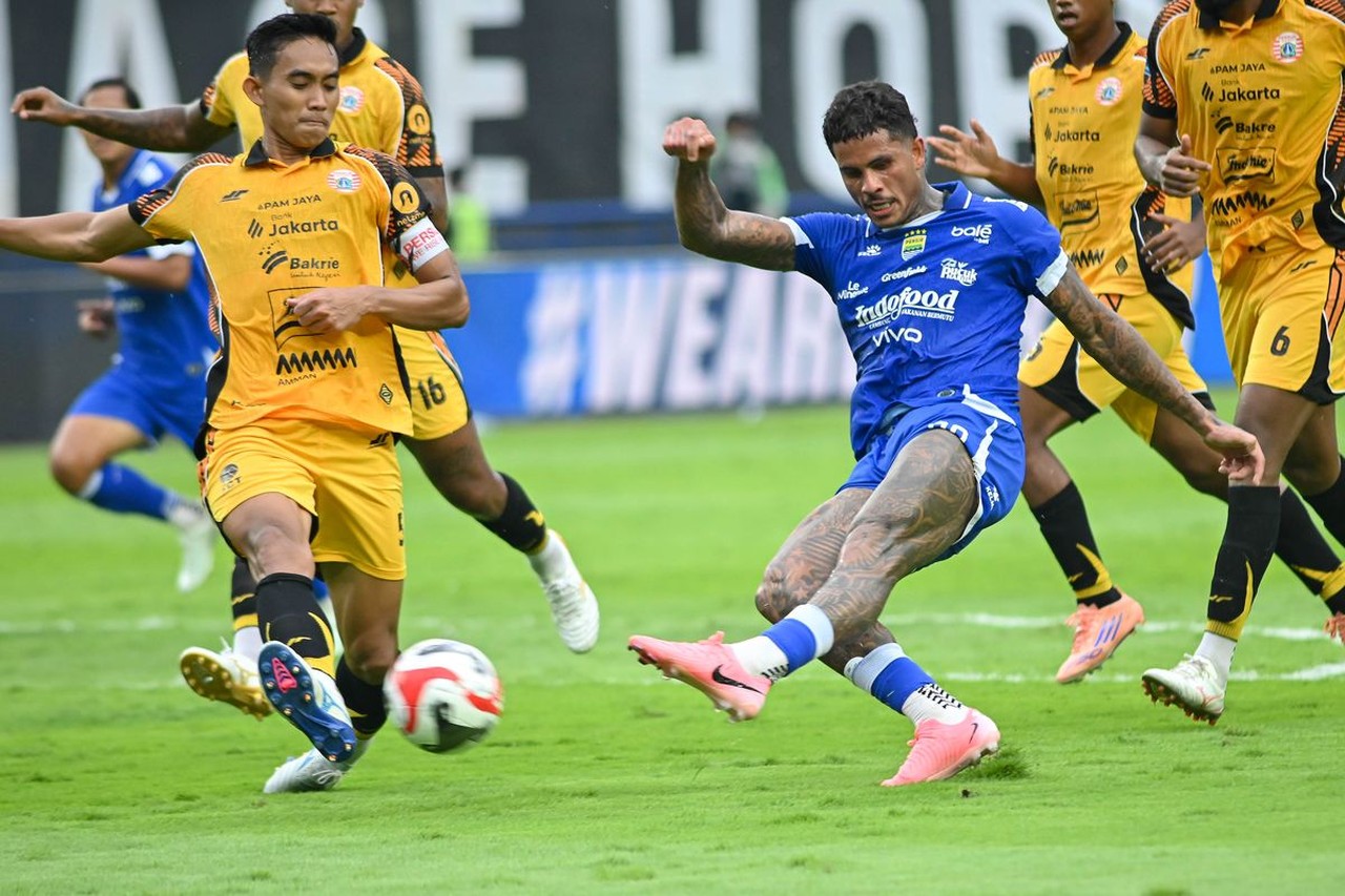 Persib Bandung Hadapi Persita, Bojan Hodak Soroti Persaingan Puncak Klasemen Liga 1 dengan Persija Persib Bandung Hadapi Persita, Bojan Hodak Soroti Persaingan Puncak Klasemen Liga 1 dengan Persija