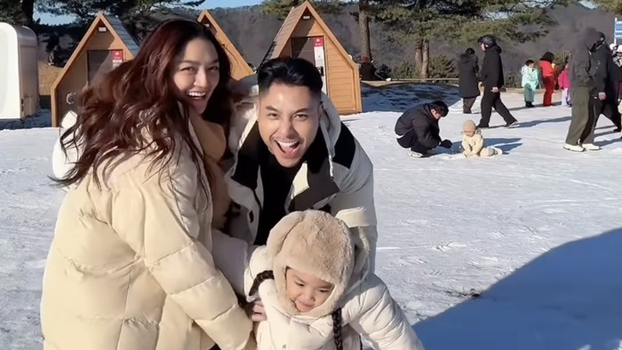 Siti Badriah dan Krisjiana Napak Tilas Romantis ke Lokasi Lamaran di Korea, Ungkap Perjuangan di Baliknya Siti Badriah dan Krisjiana Napak Tilas Romantis ke Lokasi Lamaran di Korea, Ungkap Perjuangan di Baliknya