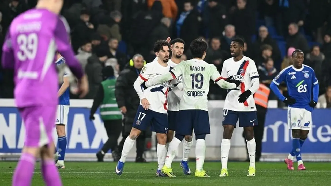 Strasbourg vs PSG: Les Parisiens Menang Tipis 2-1, Diwarnai Kartu Merah Achraf Hakimi